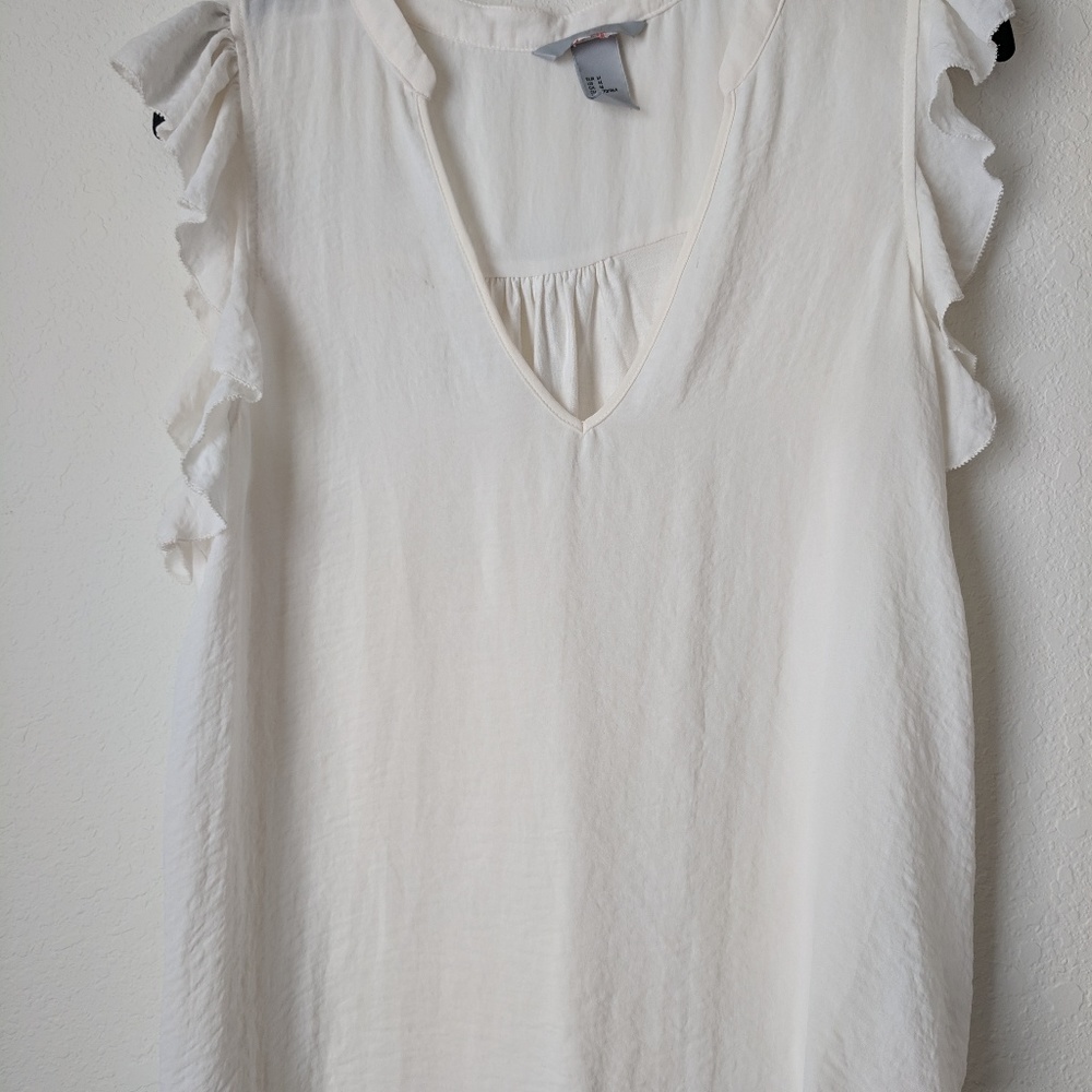 🧡2/$7 or 3/$9🌺Ruffle sleeve blouse